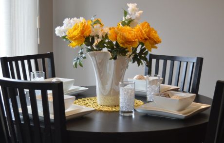כיצד לבחור את שולחן האוכל המתאים לבית שלך?